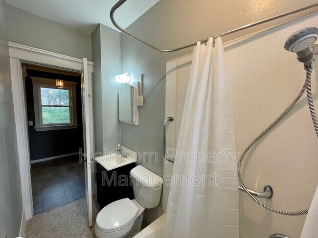 Building Photo - 5348 London Rd