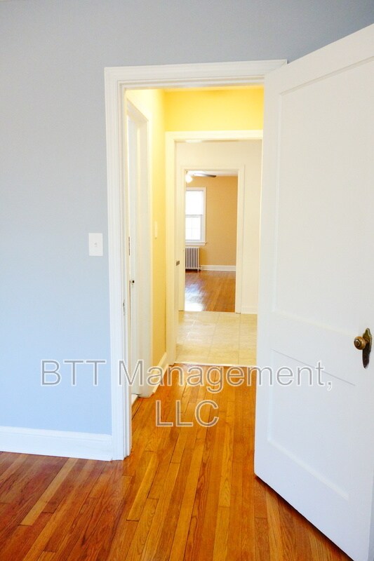 Building Photo - 812 Greenwood Cir