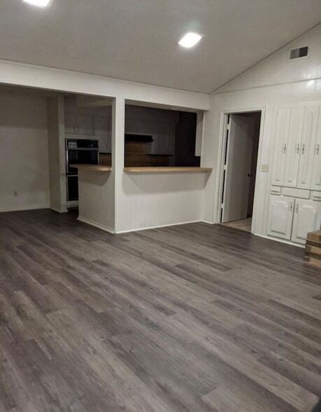 Building Photo - 3321 San Mateo Dr