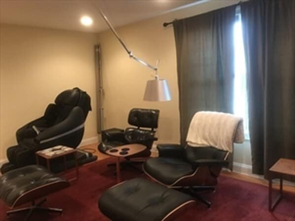 Building Photo - 11 Oak St