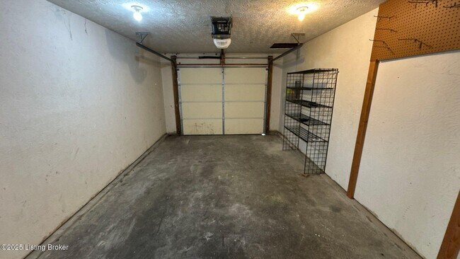 Building Photo - 3905 Handley Ave