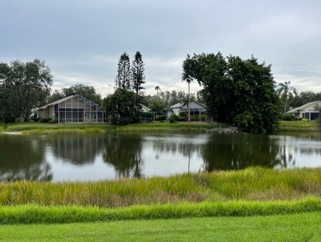 Building Photo - Rent a luxurious golf course lifestyle home in Sarasota, FL