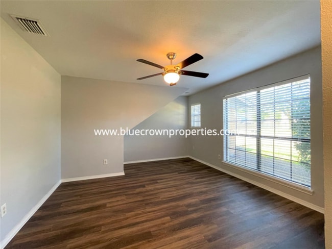 Building Photo - 1920 Oakbluff Dr