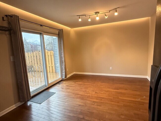 Building Photo - 3496 Burbank Dr