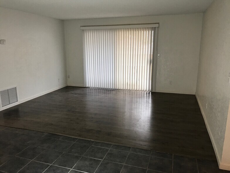 Livingroom - 824 S Langley Ave