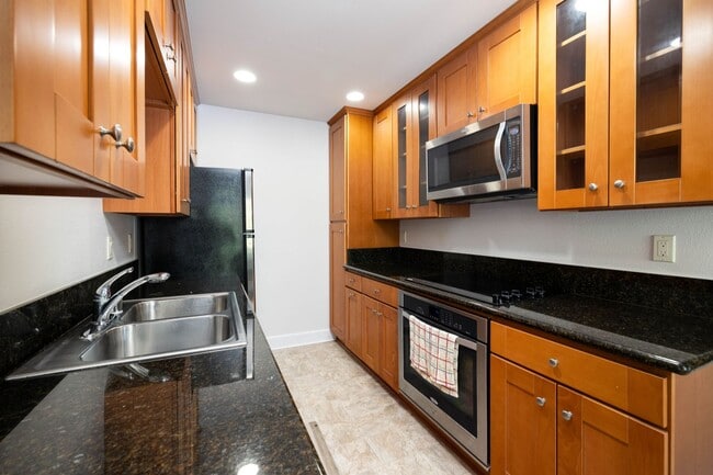 Building Photo - Furnished and Spacious 1 Bedroom Apartment...