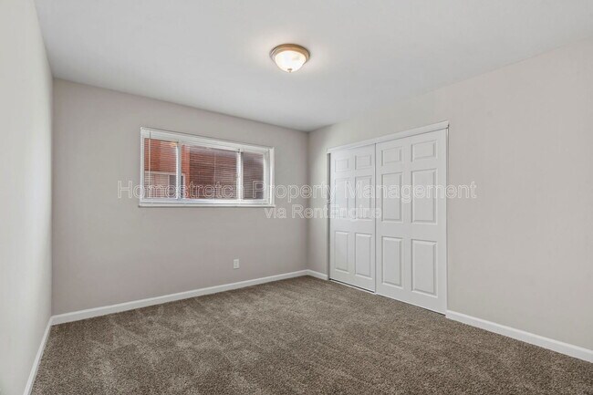 Building Photo - 16 Bruce Dr