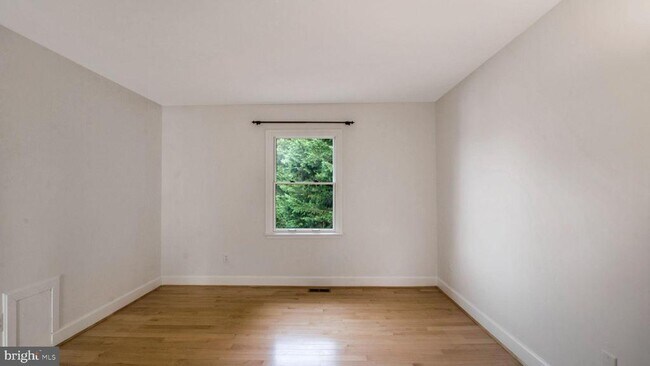 Building Photo - 8933 Colesville Rd