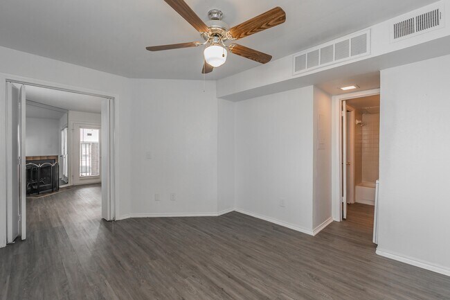 Building Photo - 3125 Sondra Dr