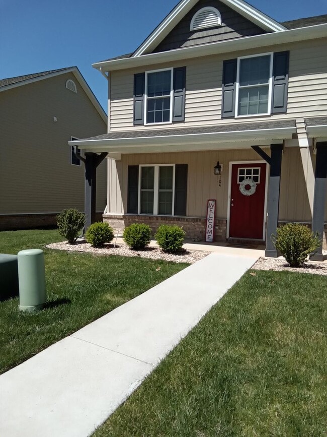 Building Photo - Tavern Grove Subdivision - End Unit Townhouse