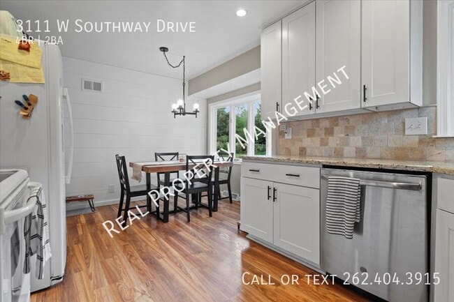 Building Photo - 3111 W Southway Dr
