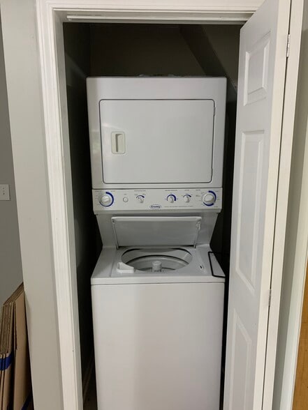 Building Photo - 1513B Lock Rd