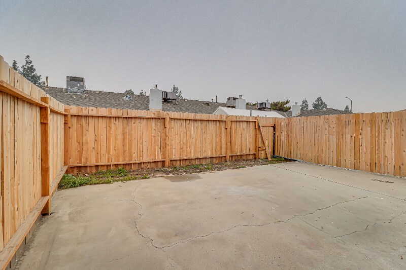 Building Photo - 1009 Mira Loma Dr