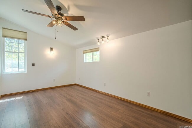 Building Photo - GORGEOUS 4-BEDROOM HOME IN TERRELL HEIGHTS