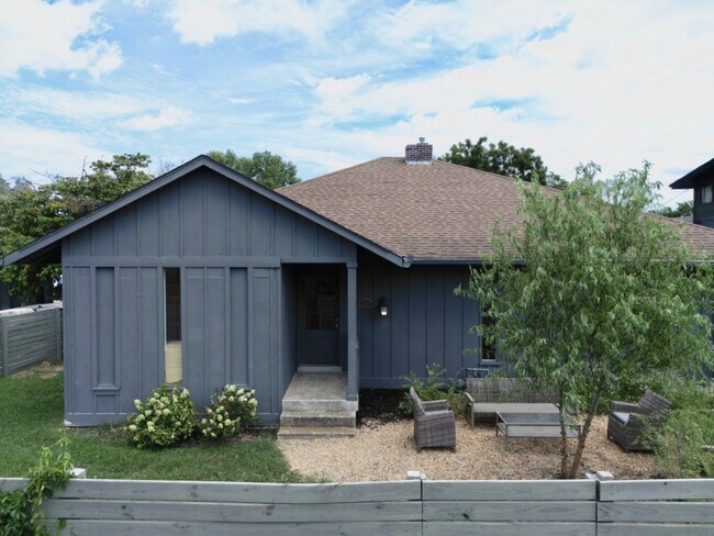 Building Photo - 2204 8th Ave S