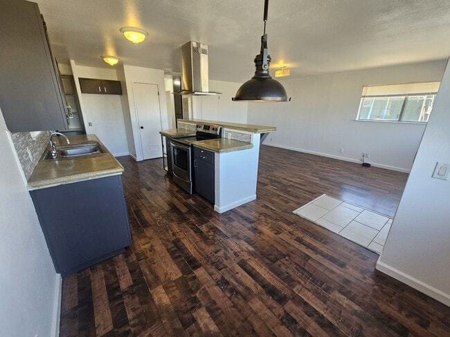 Building Photo - 2 Bedroom 1 Bathroom Home for Rent in Corning!