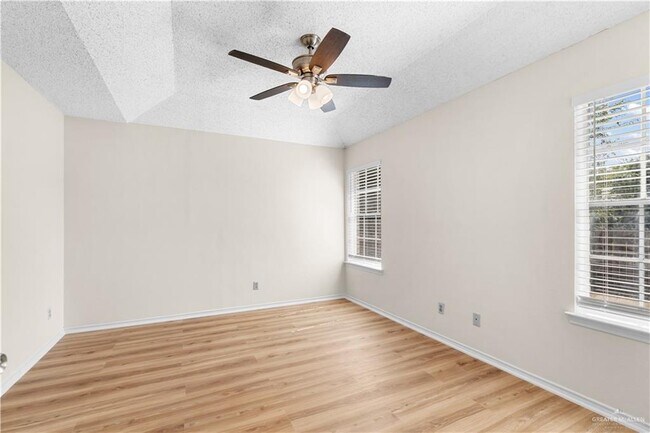 Building Photo - 17 Jonquil Ave