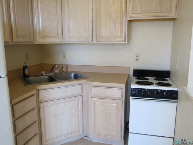 Building Photo - 4143 2 W Main St