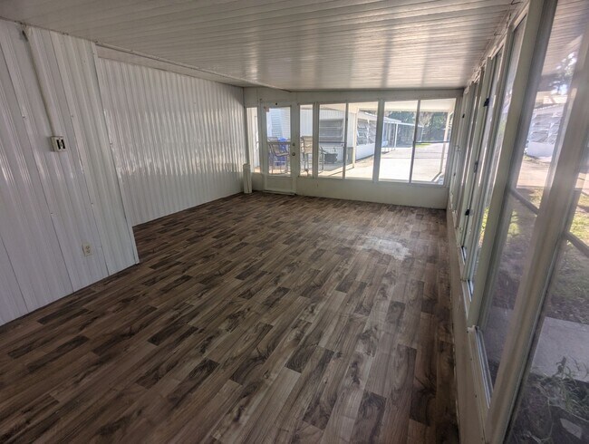 Building Photo - 420 S Lake Ave