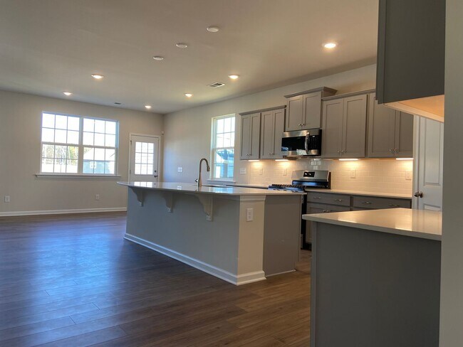 Building Photo - Brand New Charleston Style Home near BMW! ...