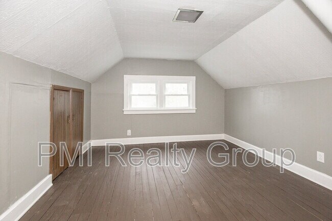 Building Photo - 888 Evangeline Rd