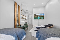 Building Photo - 443 Clove Rd