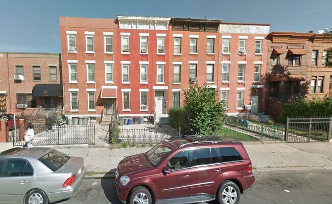 Primary Photo - 733 Lexington Ave