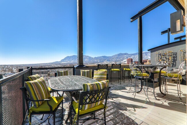 Building Photo - Fully Furnished Penthouse in Citywalk Downtown.  Short term okay