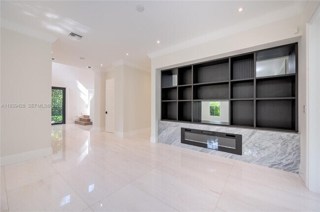 Building Photo - 680 Destacada Ave