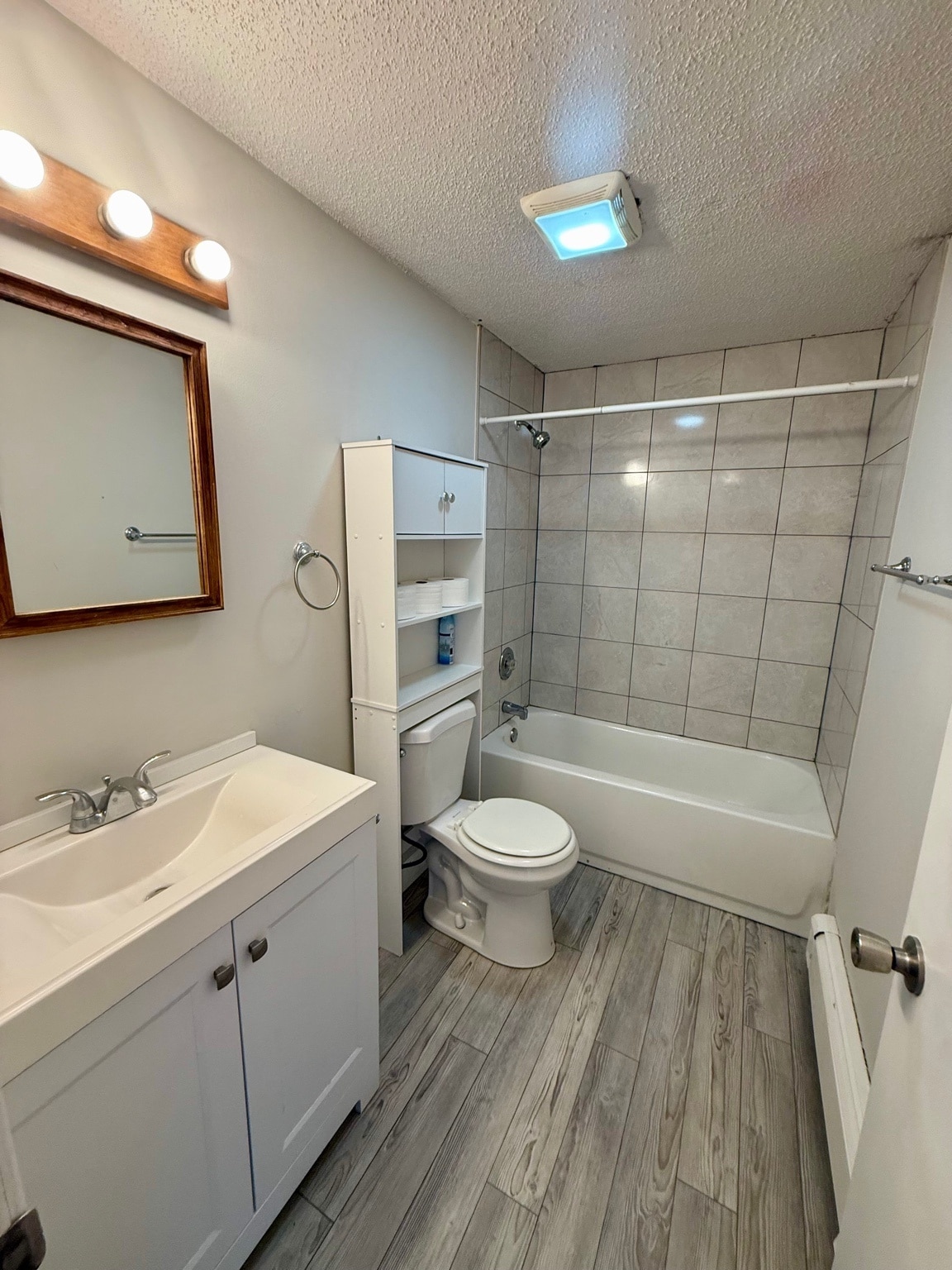 Building Photo - 156 Melrose St