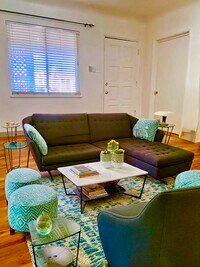 Building Photo - 502 Los Arboles Ave NW