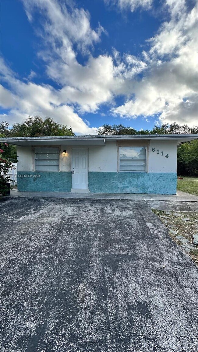 Building Photo - 6114 SW 31st St