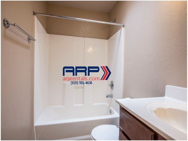 Building Photo - Beautiful Eastside Home