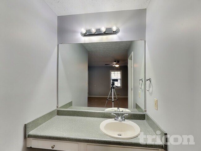 Building Photo - 135 Stephens Dr