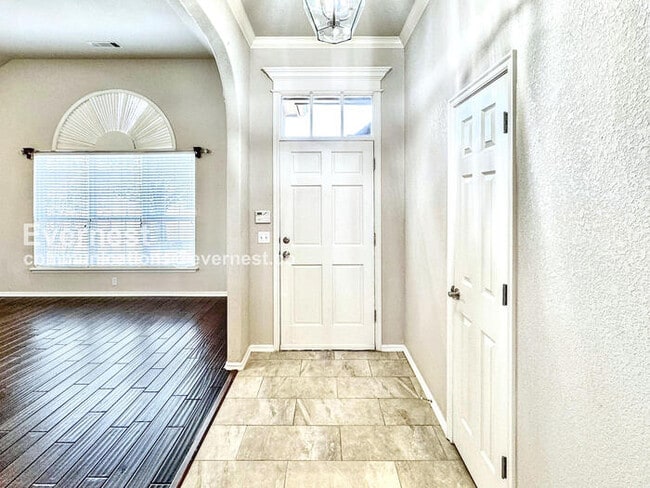 Building Photo - Charming 3-Bed, 2-Bath Home with Fenced Backyard & 2-Car Garage