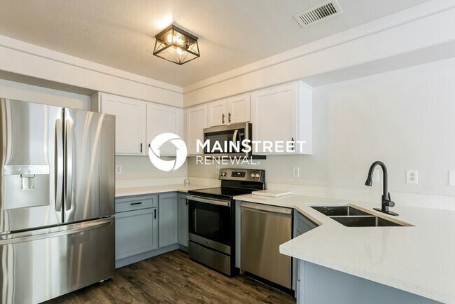 Building Photo - 3 Bedroom Pet-Friendly Home in DENVER, CO with Main Street Renewal
