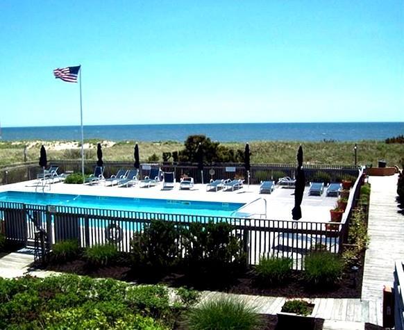 Building Photo - 539 Dune Rd