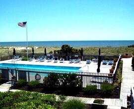Building Photo - 539 Dune Rd