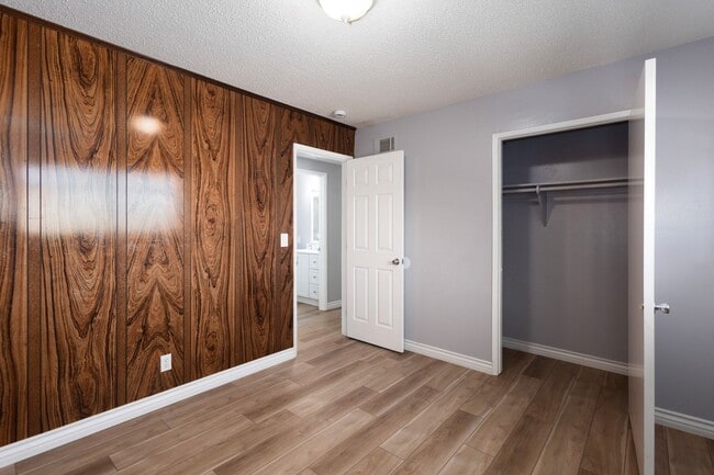 Building Photo - M12150