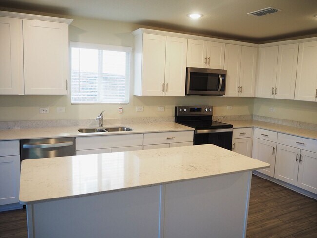 Building Photo - 3 Bed 2.5 Bath Home in Van Alstyne