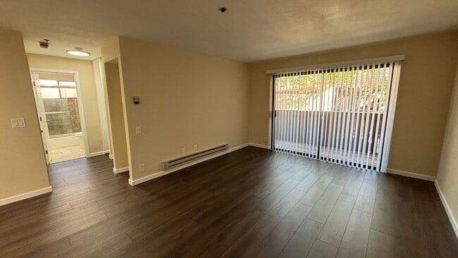 Building Photo - Renovated 2 Bedroom 1 Bath Condo w/ Balcony! -- Available Now !!!