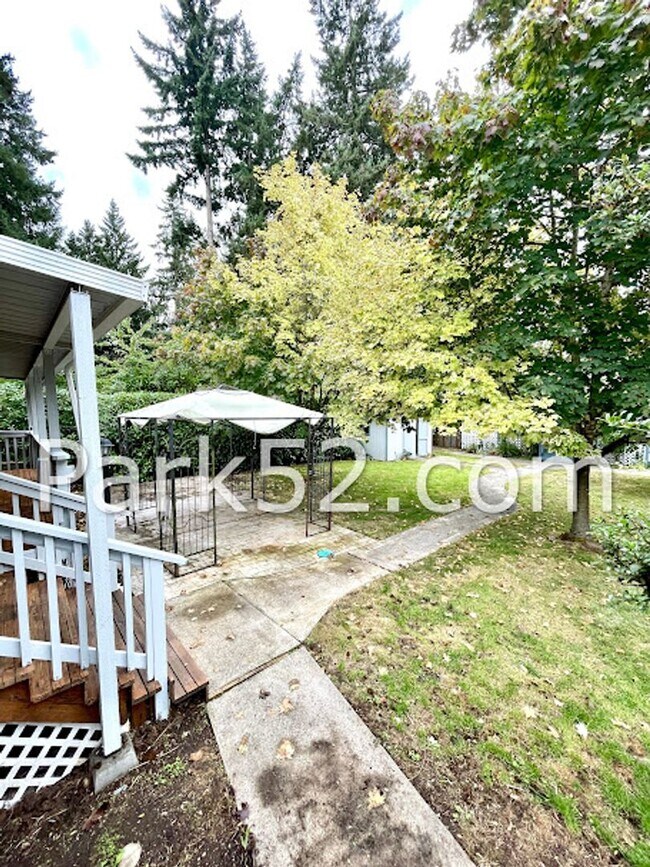 Building Photo - 9024-9024 Waverly Dr SW