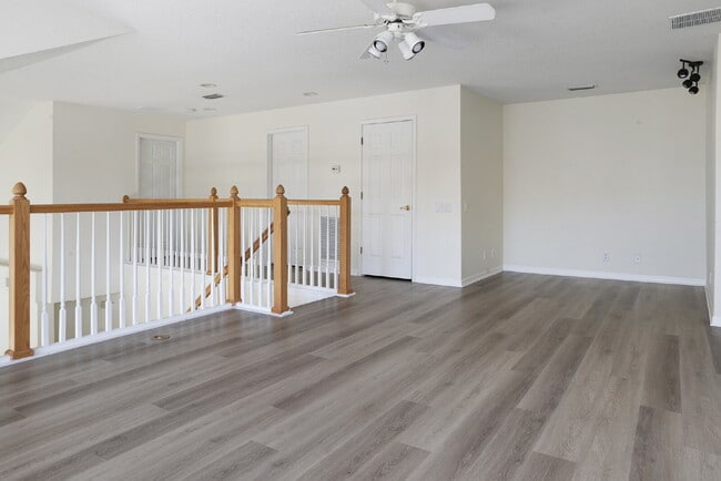 Building Photo - Pinellas Park, Gated Townhome Community 3/2.5/2CG