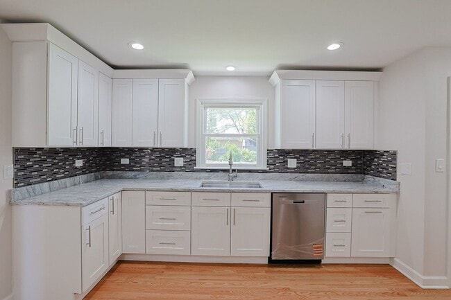 Building Photo - 2232 Sprucewood Ave