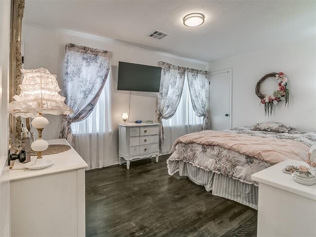 Building Photo - 621 N 16th St