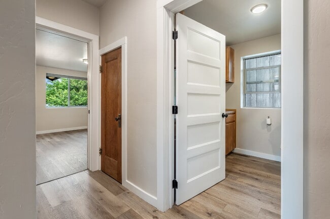 Building Photo - Gallatin Gateway Rental Just Steps from the River