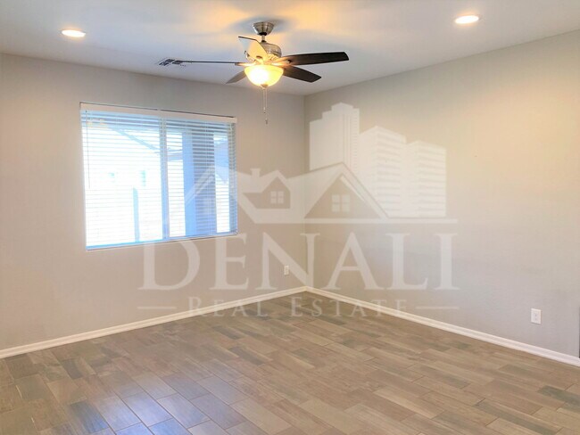 Building Photo - 334 N 79th Pl