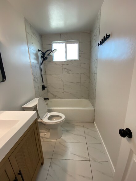 Primary Photo - 1515-1515 E 20th St