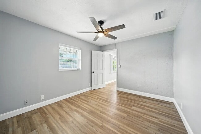 Building Photo - 641 72nd Ave N