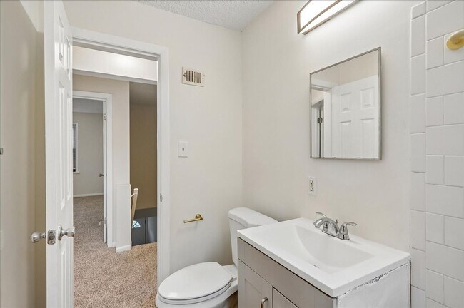 Building Photo - Lovely 3-Bedroom 1 bath End Unit townhome in Deanwood